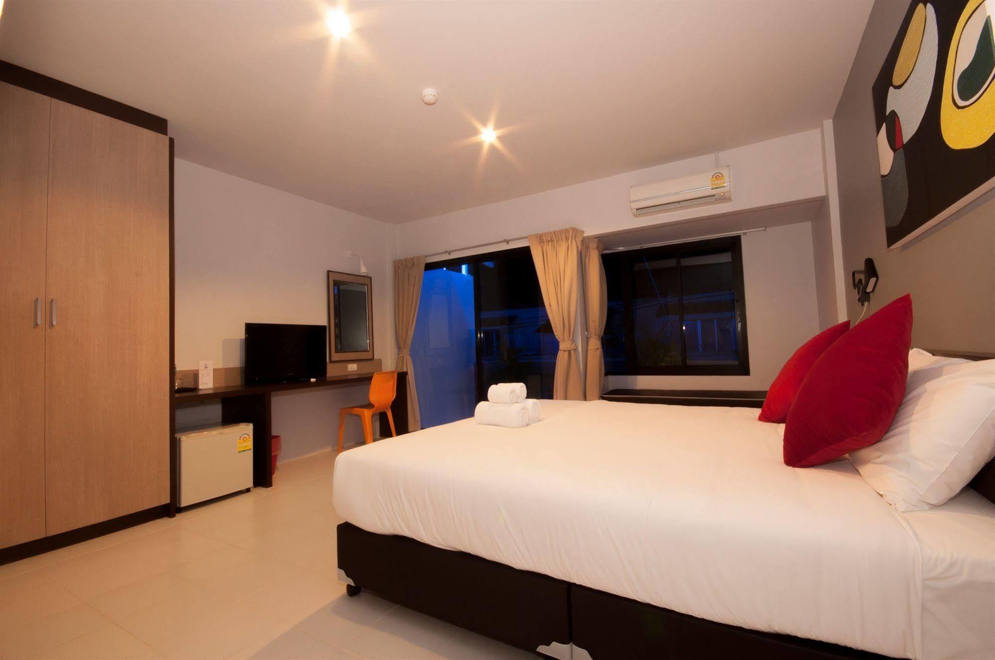 Chalong Sea Breeze Hotel Exterior foto